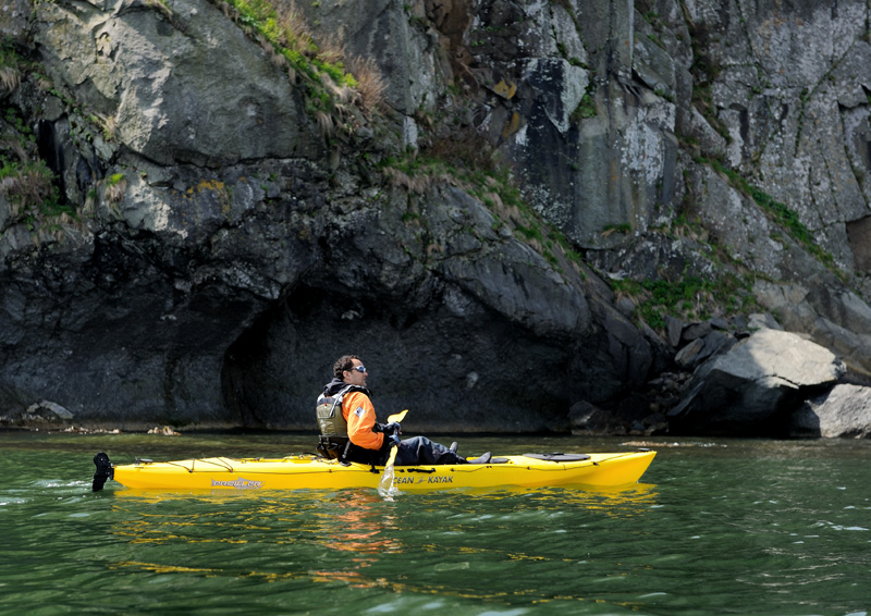 На мой предвзятый взгляд, различные модификации Prowler 15 от Ocean Kayak — наиболее универсальный и удобный транспорт для таких вот кратких поплывушек.