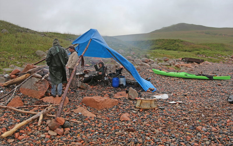 На морском каяке мимо острова Клыкова