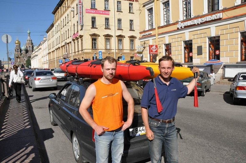 А в 16:50 сфотографировались на канале Грибоедова. 