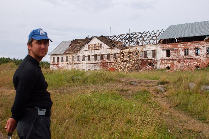 Уже восстановлены и радуют глаз&nbsp;валунная баня и млечный дом (на первом этаже изготавливались молочные продукты).