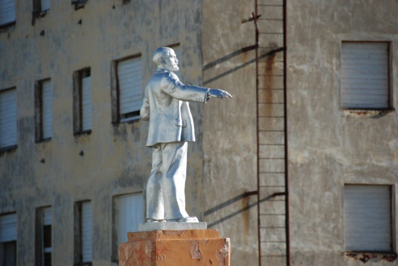 Памятник какой-то штуковине. Памятник какой-то штуковине.