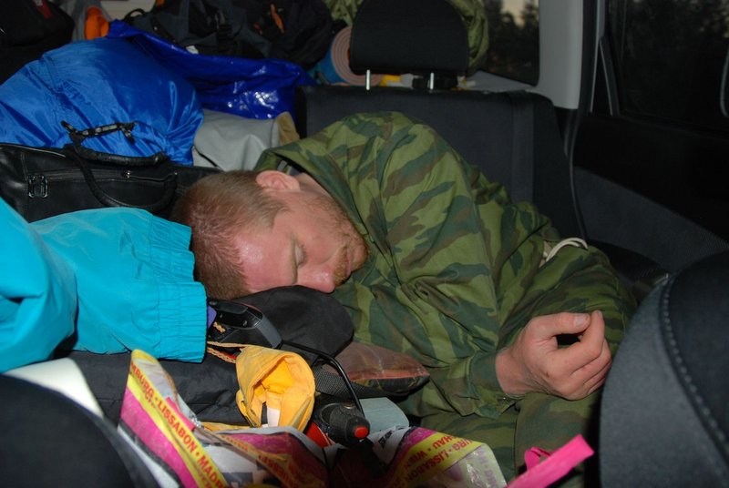 3:00.
Приехали в городок Умео. Это на берегу Ботнического залива. Мы вторые в очереди
на паром. Перед нами только микроавтобус с мурманскими номерами. Кассы закрыты.
Спим.
6:40.
Заезжаем на паром. В этот раз нас везёт компания RG-Line
(http://www.rgline.com/). 3:00.
Приехали в городок Умео. Это на берегу Ботнического залива. Мы вторые в очереди
на паром. Перед нами только микроавтобус с мурманскими номерами. Кассы закрыты.
Спим.
6:40.
Заезжаем на паром. В этот раз нас везёт компания RG-Line
(http://www.rgline.com/).