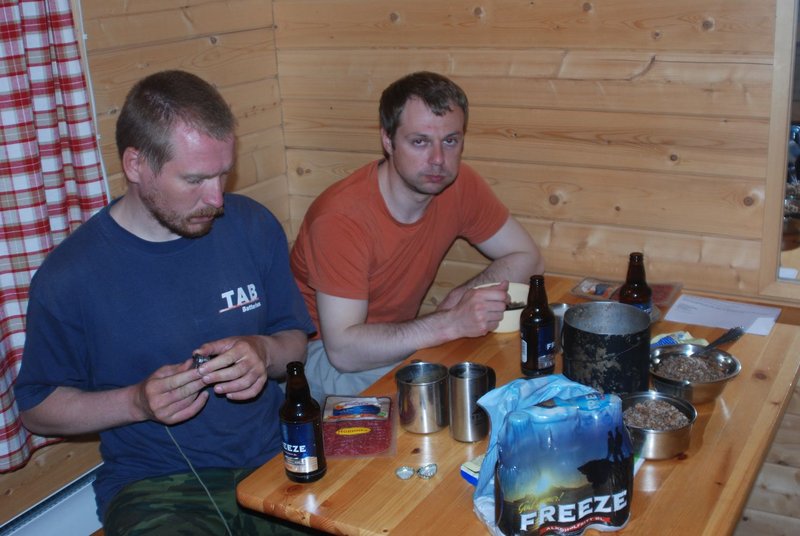 5
июля 2012, четверг, четырнадцатый день.
Встали
в 7:00. Позавтракали в своём домике.
9:30.
Выехали из кемпинга и поехали в сторону первого магазина.
10:00.
И вот мы в первом каякерском храме!!! Магазин Welhonpesa (http://welhonpesa.fi/)!
Тут
есть от чего голову потерять!!! 5
июля 2012, четверг, четырнадцатый день.
Встали
в 7:00. Позавтракали в своём домике.
9:30.
Выехали из кемпинга и поехали в сторону первого магазина.
10:00.
И вот мы в первом каякерском храме!!! Магазин Welhonpesa (http://welhonpesa.fi/)!
Тут
есть от чего голову потерять!!!