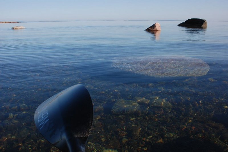 10:40.
Еду. Штиль, голубое безоблачное небо, синее море, красная лодка. Отпуск
определённо удался! &nbsp;&nbsp;