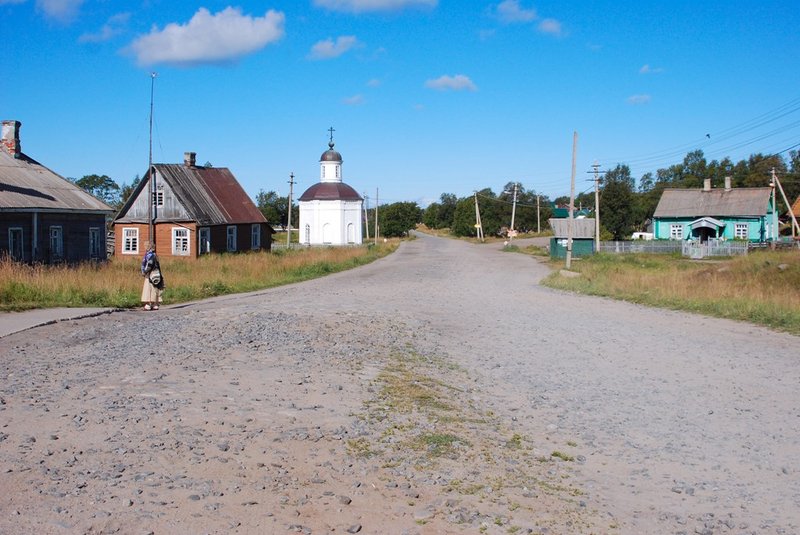 11:27. Попался памятник школы юнг&nbsp;(юнгов), которую Валентин Пикуль описал в своём романе «Мальчики с бантиками».