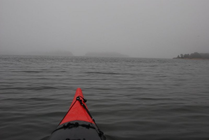 23:10 (22:10 по местному) приплыл. Моё появление из тумана сфотографировал Костик.  