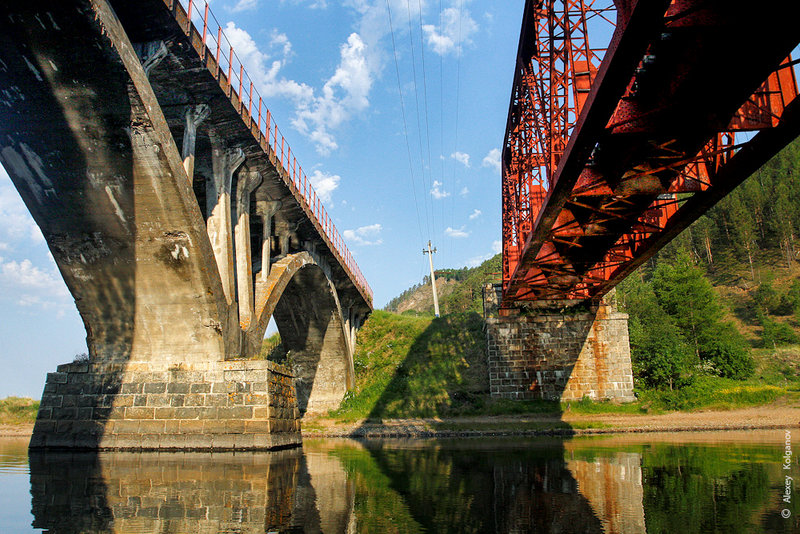Мосты через реку Половинную – как мосты двух эпох: железный на каменных опорах и второй – железобетонный. 