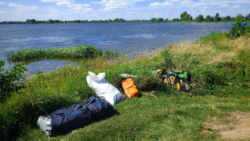 Заброска к месту, где
соединяются Волга и Костромское водохранилище.