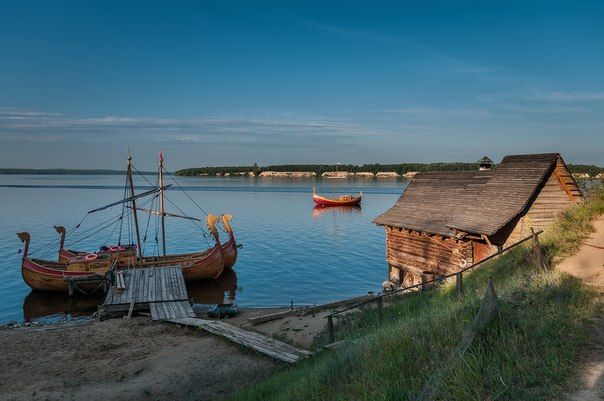 Единственным ялом, кто прорвался через шторм и прошёл всю дистанцию - 145 км стал,
как Вы думаете кто? Конечно
же - "Мустанг"! 

&nbsp;&nbsp;&nbsp;&nbsp;&nbsp;&nbsp;&nbsp; Сложнее всего им пришлось в самом опасном месте: в устье Усы, возле скал горы Лепёшка,
где ветер, отражаясь от скал, образует опасные продольно-поперечные волны и там
периодически переворачиваются лодки, а бывает и гибнут люди.

