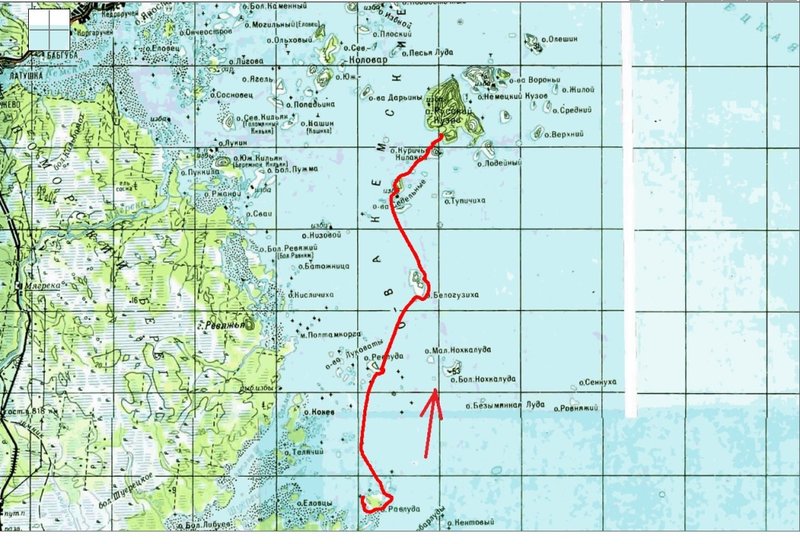 Встали в 5:40! Хотя будильники были на 7:00! Вот что солнце делает. Нагревает палатку и там становится просто невыносимо. 9:03. Отчаливаем. &nbsp;За мысом набрали пресной воды в найденной вечером луже. Покидаем остров Равлуда, предварительно обойдя его по кругу (что бы трек в отчёте красиво смотрелся), берём курс на остров Ревлуда.
