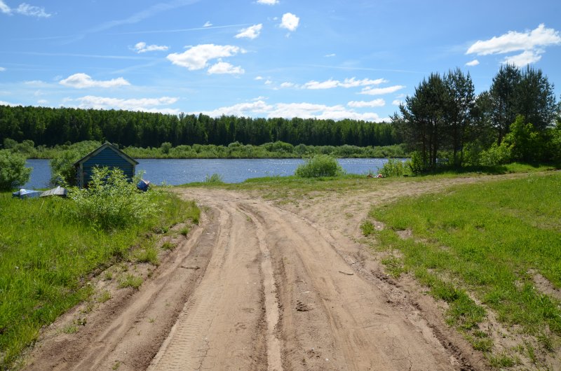 Обедаю на стоянке возле поселка Котельное.