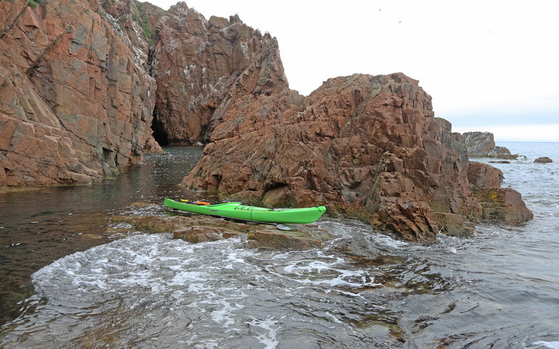 На морском каяке мимо острова Клыкова