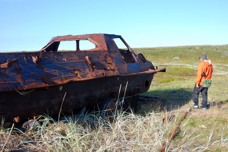 Потом поужинали и опять пошли гулять, но теперь в другую сторону.  
