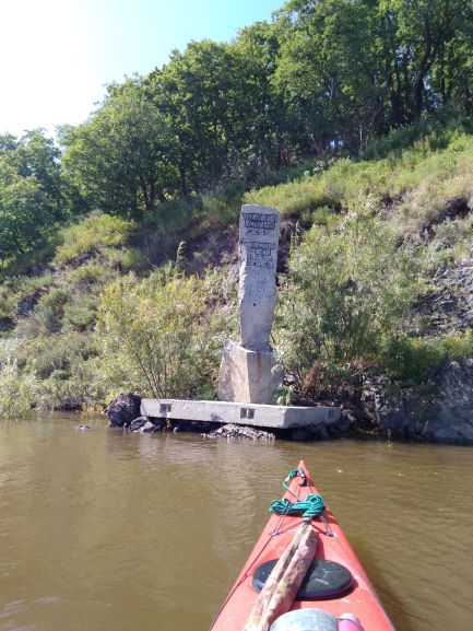 На одном из островов поймы Амура. Памятник узникам АМУРЛАГА